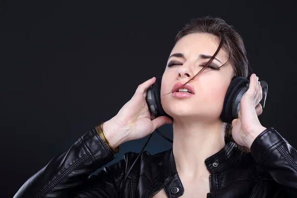 Girl with headphones. — Stock Photo, Image