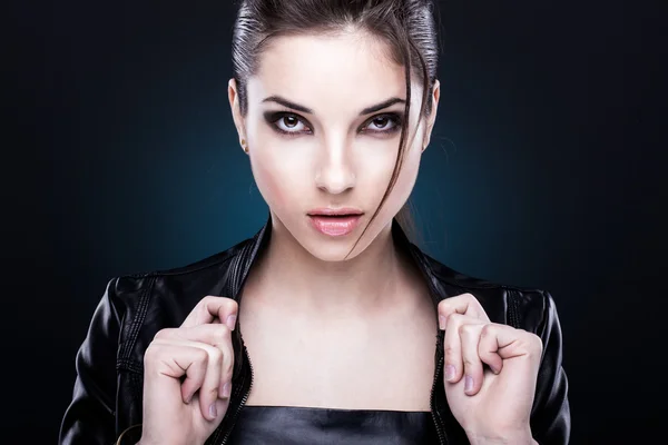 Beyaz bir kadının portresi. 