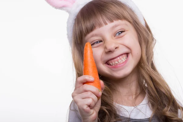 Chica divertida con orejas de conejo — Foto de Stock