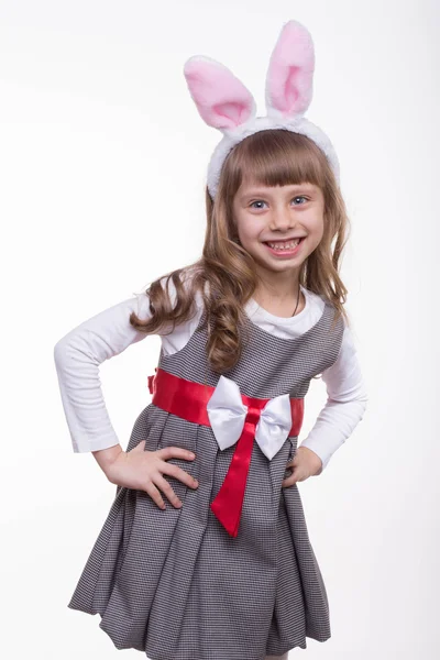 Αστείο κορίτσι με τα αυτιά κουνελιών — Φωτογραφία Αρχείου