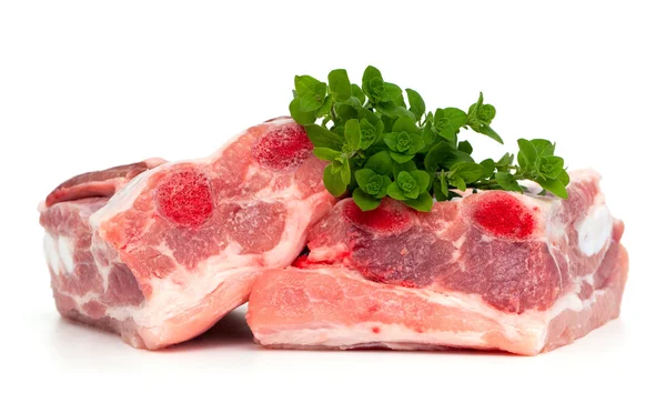 Pedaço de costelas de porco e erva de manjerona — Fotografia de Stock