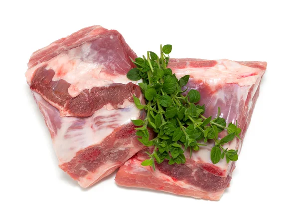 Pedaço de costelas de porco e erva de manjerona — Fotografia de Stock