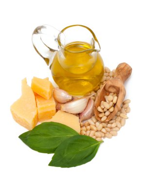 Beyaz arka plan üzerinde izole pesto malzemeler