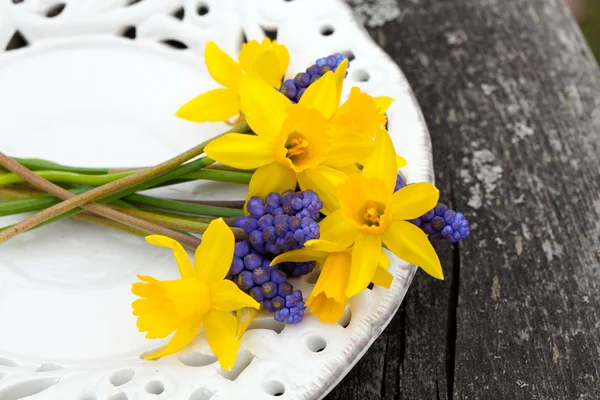 Narcissus and muscari flowers on wooden table — Stock Photo, Image