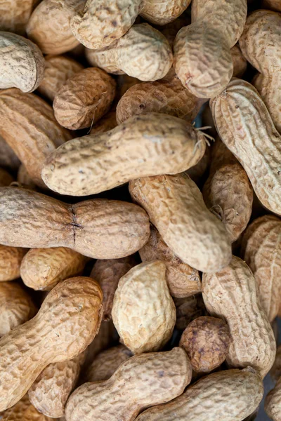 Cacahuètes sur table en bois — Photo