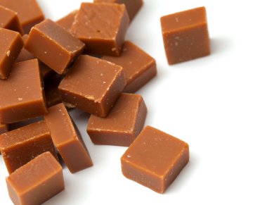 beyaz üzerine karamelli şeker