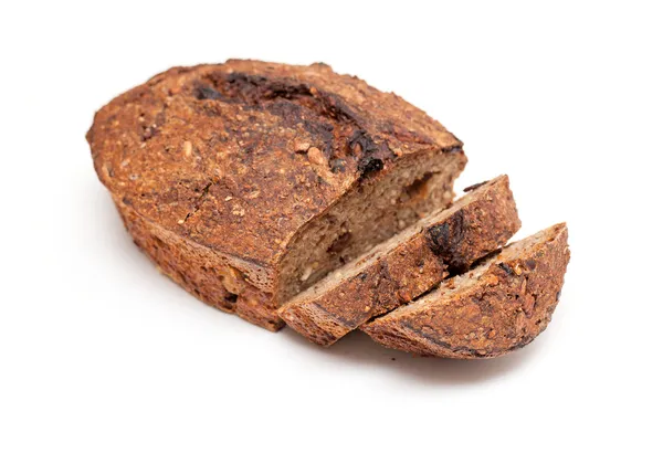 白の背景にライ麦粉からの自家製パン — ストック写真