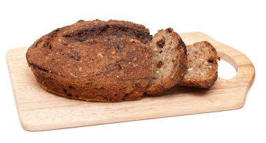 ev yapımı ekmek çavdar unu beyaz zemin üzerine gelen