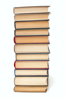 Beyaz arka plan üzerinde izole kitap yığını