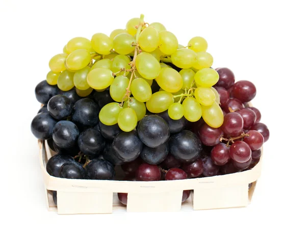 不同品种的葡萄在白色背景上 — 图库照片