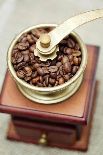 Molinillo de café en arpillera — Foto de Stock