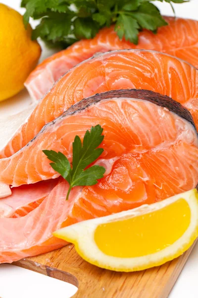 Bistecca di salmone cruda — Foto Stock