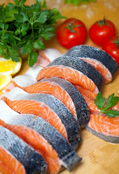 Bistecche di salmone crudo — Foto Stock