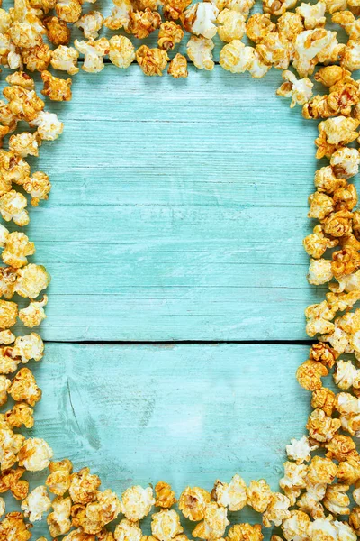 Caramelized Popcorn Turquoise Wooden Surface — Stock Photo, Image