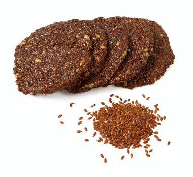 Beyaz zemin üzerinde izole keten tohumu krakerleri