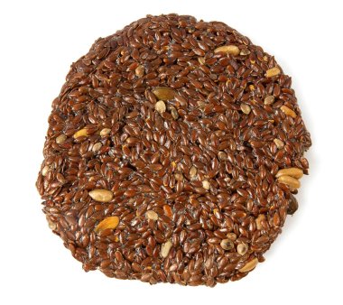 keten tohumu krakerleri beyaz arkaplanda izole edilmiş, üst görünüm