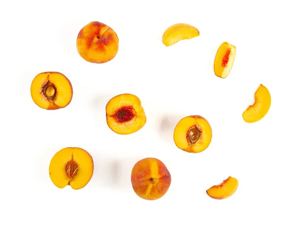 Персиковые Куски Изолированы Белом Фоне Вид Сверху — стоковое фото