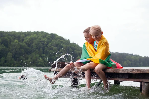 Litvanya Göllerinde Çocuklarla Vakit Geçirmek — Stok fotoğraf