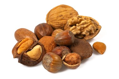 tüm fındıklar beyaz arkaplanda izole