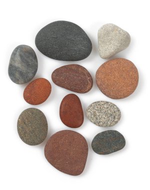 Beyaz arkaplanda izole çakıl taşları, üst görünüm