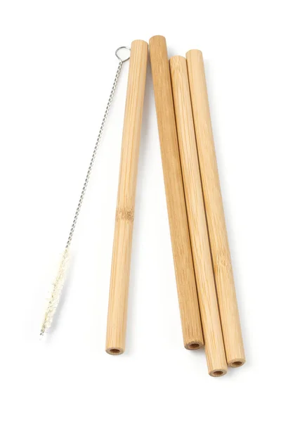 竹の藁は白い背景に隔離されている プラスチック製の藁の再利用 削減のために竹の木からストローを飲む — ストック写真