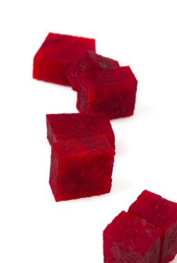 Pancar kökü beyaz arkaplanda izole edildi