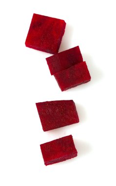 Pancar kökü beyaz arkaplanda izole edildi, üst görünüm