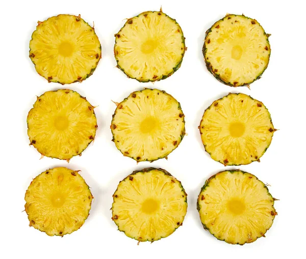Gesneden Ananas Geïsoleerd Witte Achtergrond — Stockfoto
