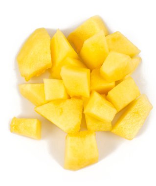 Karpuz parçaları beyaza izole edilmiş. Beyaz arka planda karpuz kesimi. Üst görünüm.