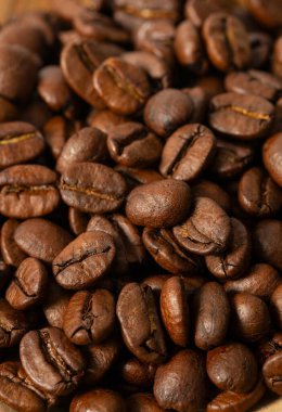 Kahve çekirdeğini yaklaştır. Kahve çekirdeği dokusu..