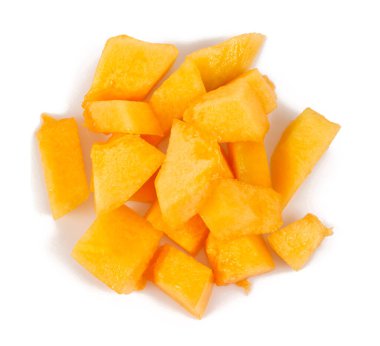 Karpuz parçaları beyaza izole edilmiş. Beyaz arka planda karpuz kesimi. Üst görünüm.