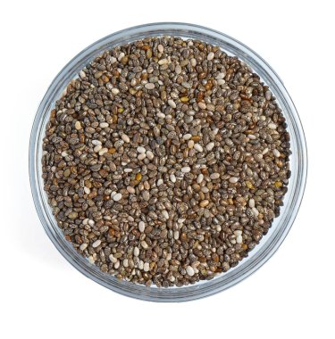 Chia tohumları yakın çekim. Süper yiyecek konsepti. Beyaz arka planda izole edilmiş. Üst görünüm.