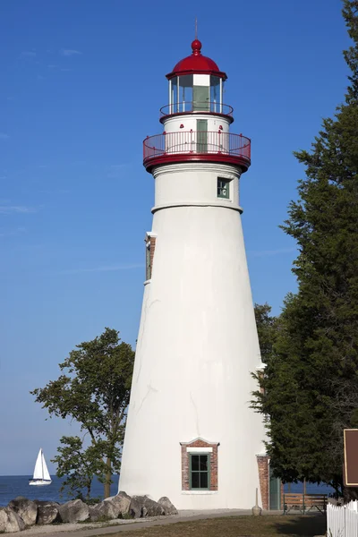 Leuchtturm mit Kugelkopf — Stockfoto