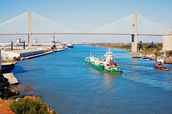 Navire entrant dans le port de Savannah — Photo