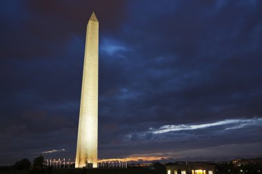 gün batımında Washington Anıtı