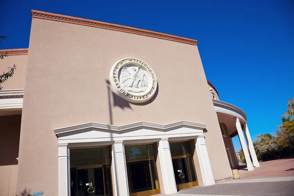 Santa Fe - Eingang zum Gebäude der Staatshauptstadt. — Stockfoto