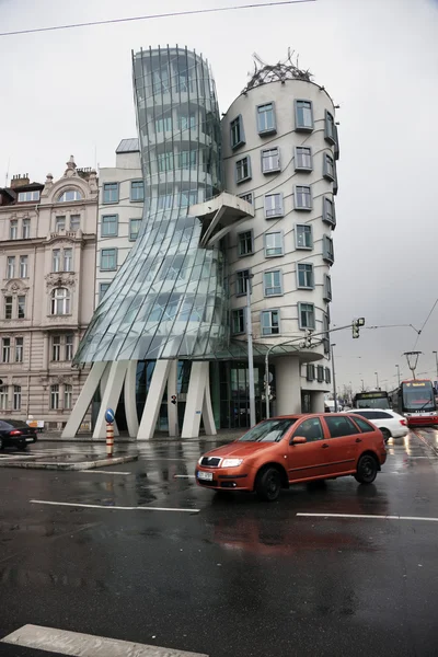 Dancing House in the center of Prague — Stock Photo, Image