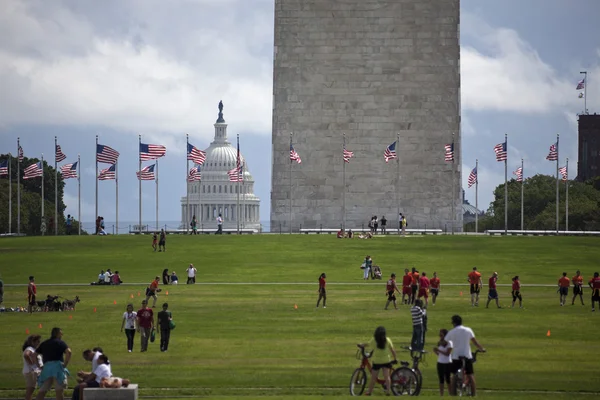 Visitar la zona de Monumento a Washington — Foto de Stock