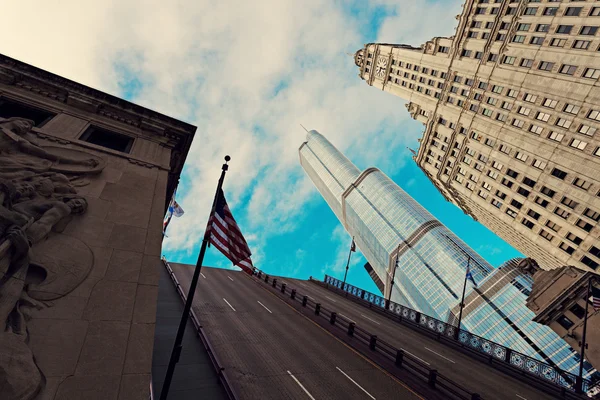 Michigan avenue bridge, wrigley building und trump tower — Stockfoto