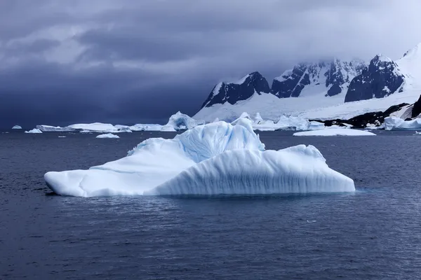 Антарктический ландшафт — стоковое фото