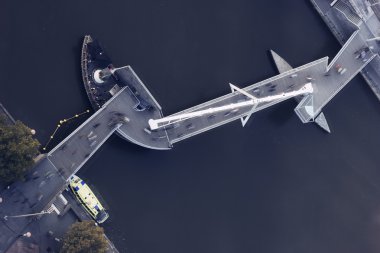 Melbourne yaya köprüsü