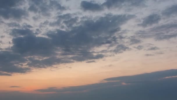 美しい空 空の雲と日の出 タイムラプス — ストック動画
