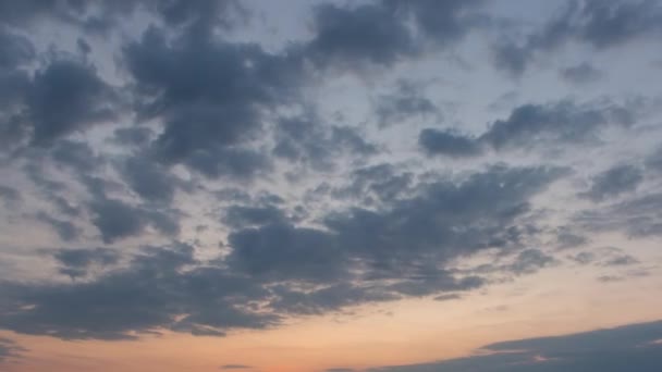 日の出の間のオレンジ色の空の雲 時間の経過 — ストック動画