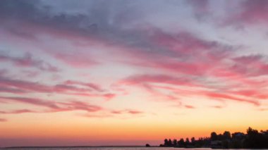 Destansı gün batımı, güzel gökyüzü, kızıl gökyüzü, din, zaman kaybı.