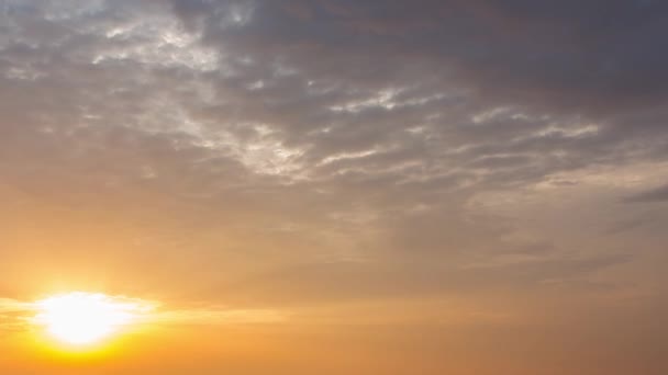 Mooie Zonsondergang Met Dikke Wolken Time Lapse — Stockvideo