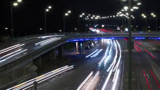 Movimiento Los Coches Carretera Una Gran Ciudad Lapso Tiempo Noche — Vídeo de stock