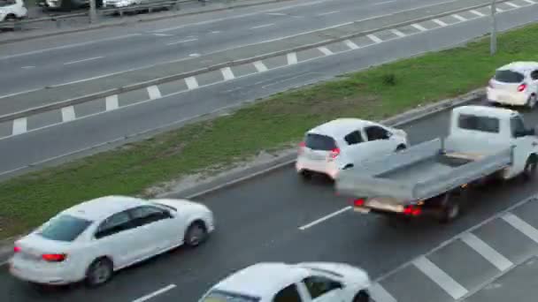 Het Verkeer Van Auto Weg Een Grote Stad Asfalt Zonsondergang — Stockvideo