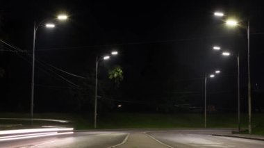 Gece şehir yolu, araba farları, araba ışığı, zaman aşımı.