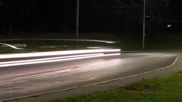 Nacht Stadtstraße Mit Scheinwerfern Von Autos Autos Zeitraffer — Stockvideo