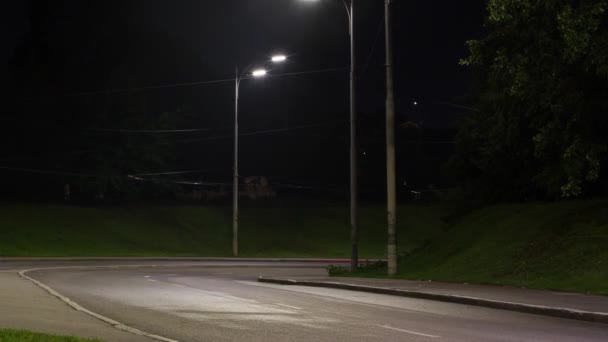 Calle Ciudad Nocturna Con Faros Coches Noche Lapso Tiempo — Vídeo de stock